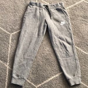 Nike girls, size small, gray, has pockets, jogger sweatpants